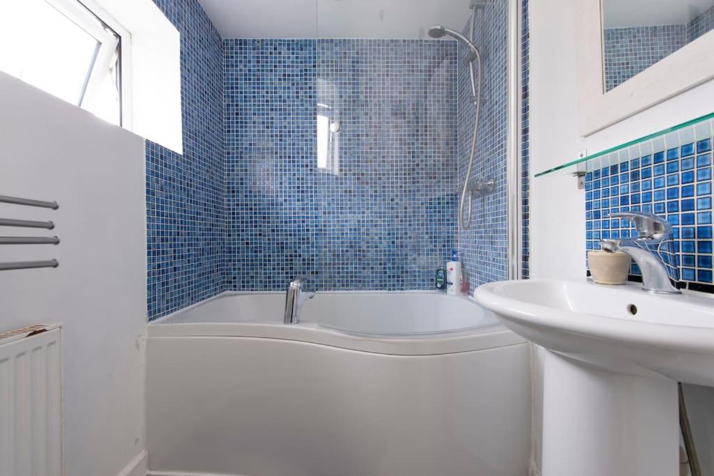 Lovely 2-Bed 15 Minutes To Central London Exterior foto