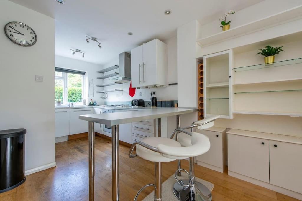 Lovely 2-Bed 15 Minutes To Central London Exterior foto