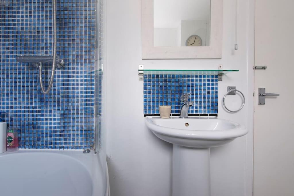 Lovely 2-Bed 15 Minutes To Central London Exterior foto