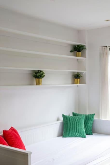 Lovely 2-Bed 15 Minutes To Central London Exterior foto