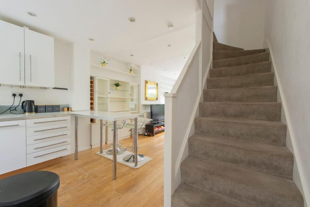 Lovely 2-Bed 15 Minutes To Central London Exterior foto