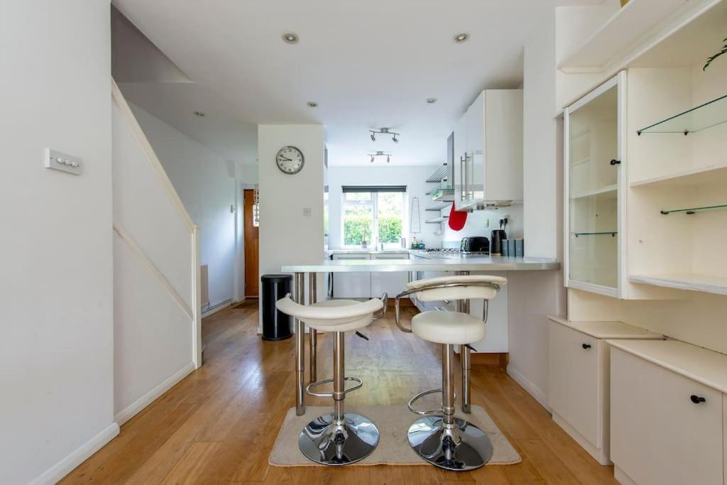 Lovely 2-Bed 15 Minutes To Central London Exterior foto