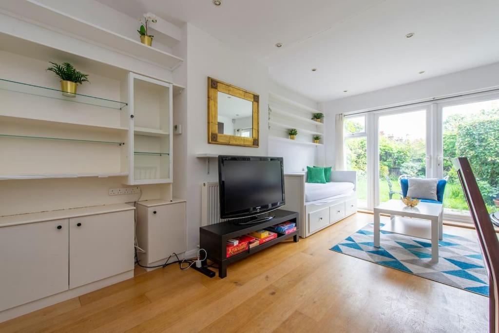 Lovely 2-Bed 15 Minutes To Central London Exterior foto