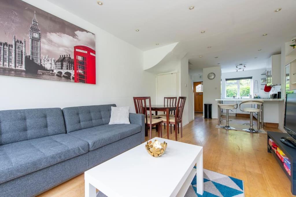 Lovely 2-Bed 15 Minutes To Central London Exterior foto